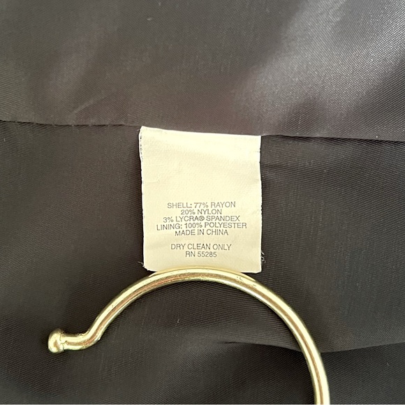 EUC Express Design Studio Two Button Blazer - Black - Size 8 - Picture 14 of 14